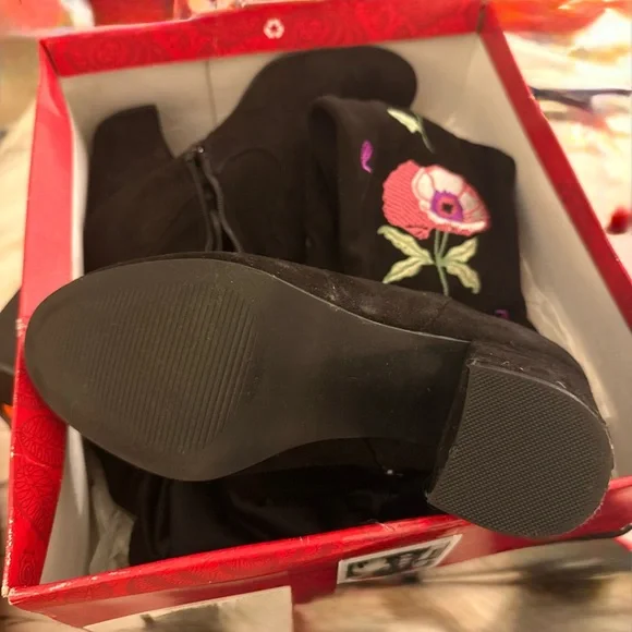 Carlos by Carlos Santana Black Faux Suede Over Knee Boots Embroidery - Picture 5 of 8